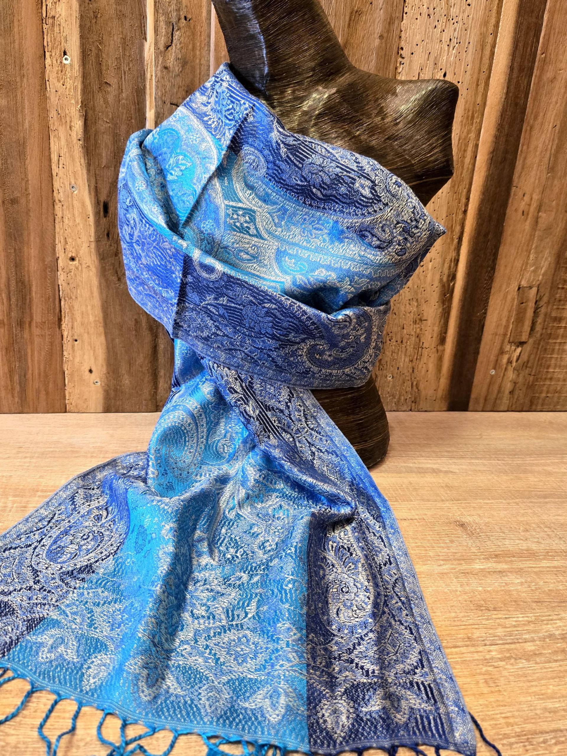 Beautiful Blue/ Turquoise Silk Scarf With Paisley Design von SilkRouteDE