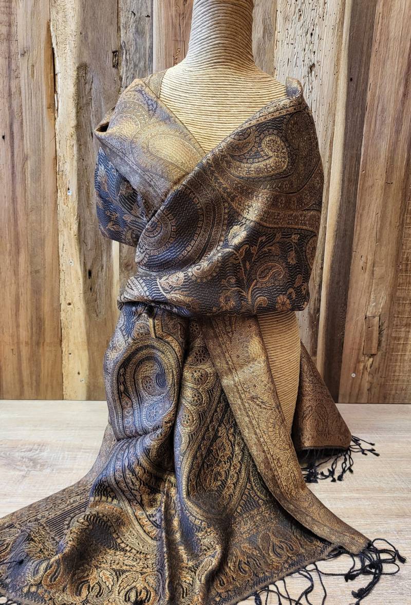 Beautiful Brown Silk Scarf, Stole With Paisley Design von SilkRouteDE