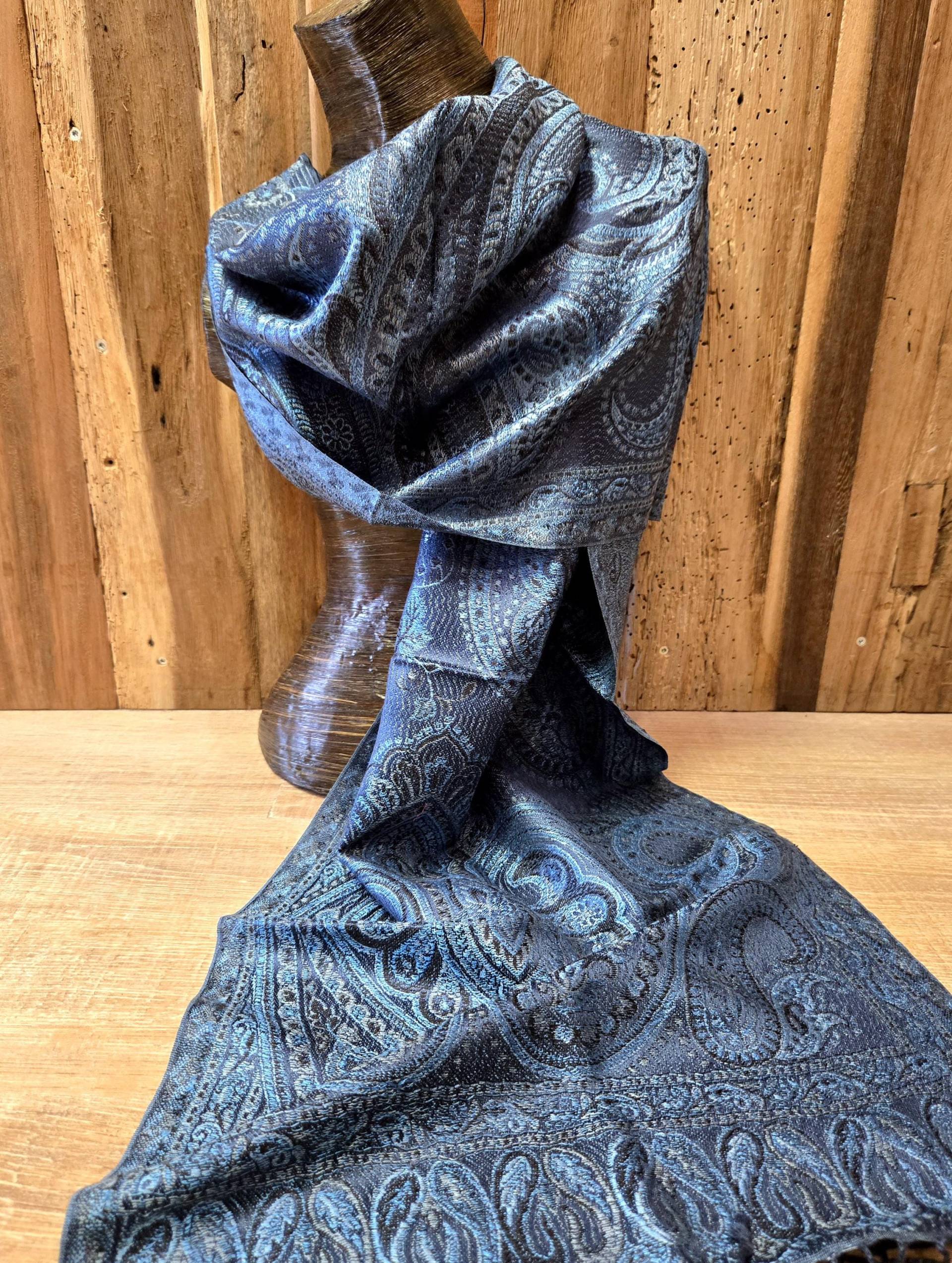 Beautiful Jamawar Silk Scarf in Jeans Blue von SilkRouteDE