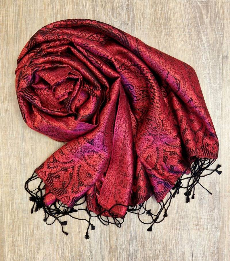 Beautiful Pinkish/ Red Silk Scarf With Paisley Design von SilkRouteDE