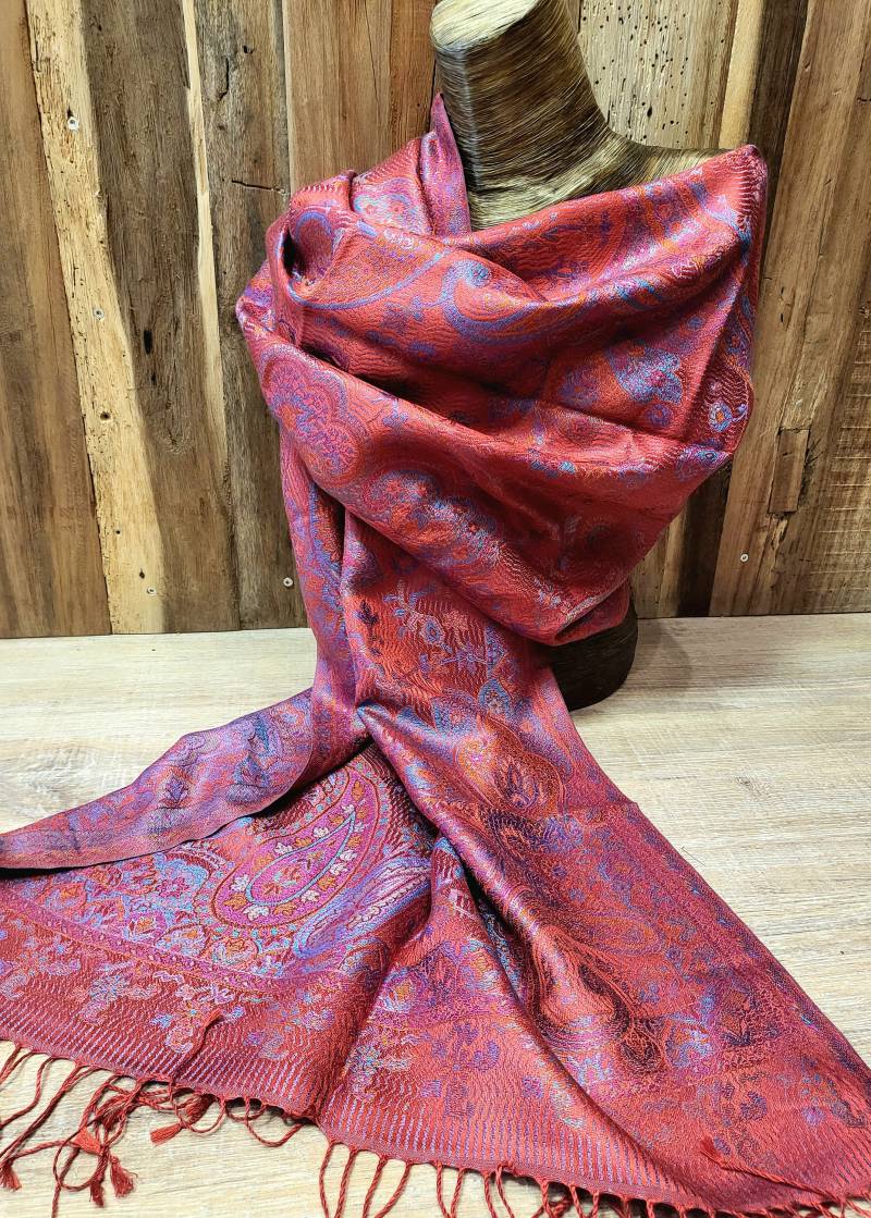 Beautiful Red Silk Scarf, Stole With Paisley Design Beautiful Red Silk Scarf, Stole With Paisley Design von SilkRouteDE