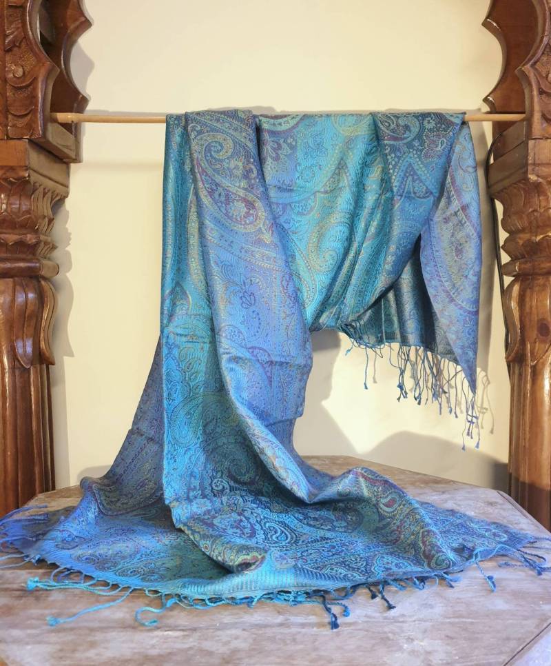 Beautiful Blue Jamawar Silk Scarf, Stole von SilkRouteDE