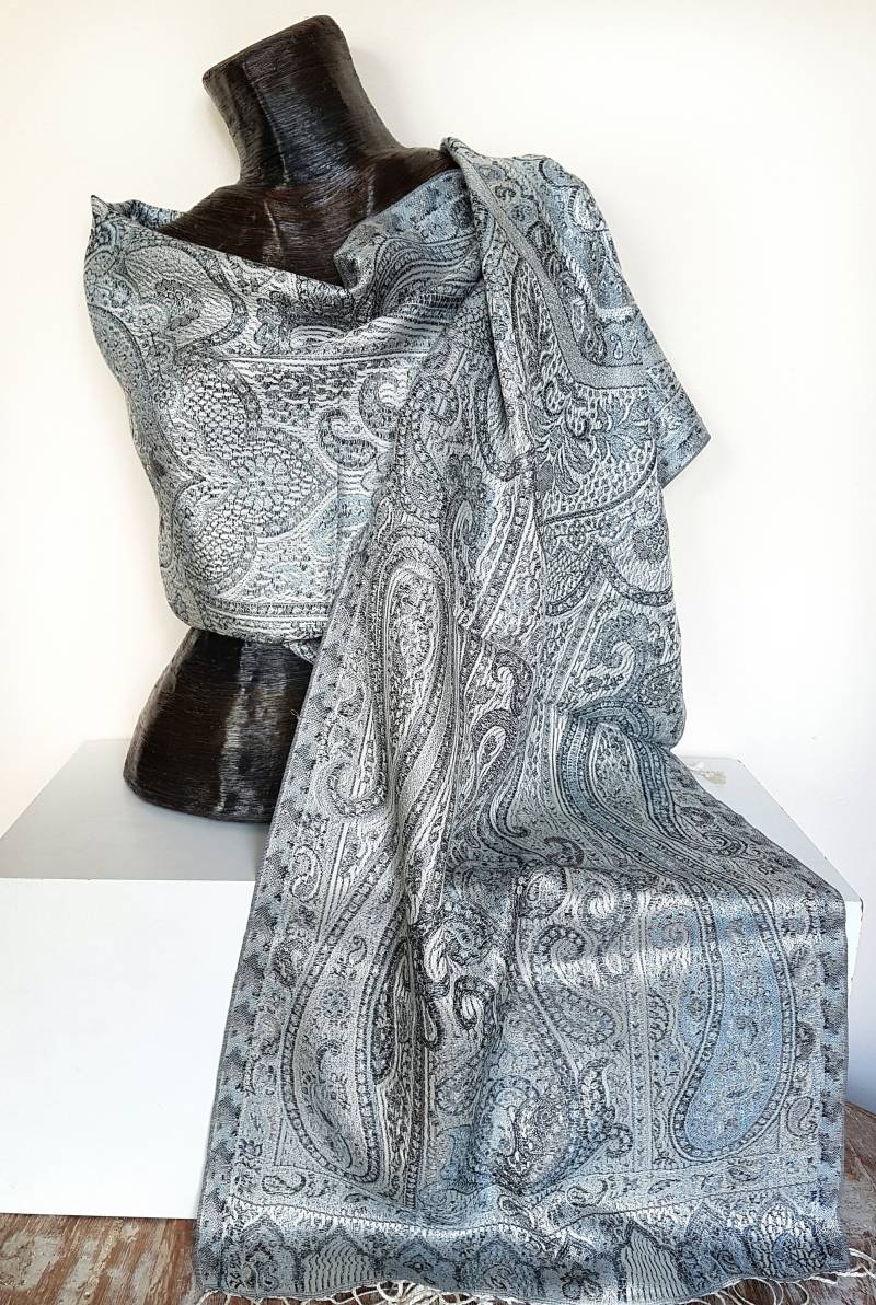 Beautiful Silk Scarf With Paisleydesign von SilkRouteDE