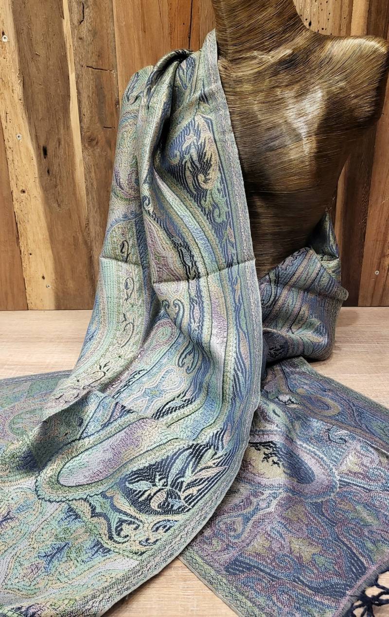 Beautiful Silk Scarf in The Paisley Design von SilkRouteDE