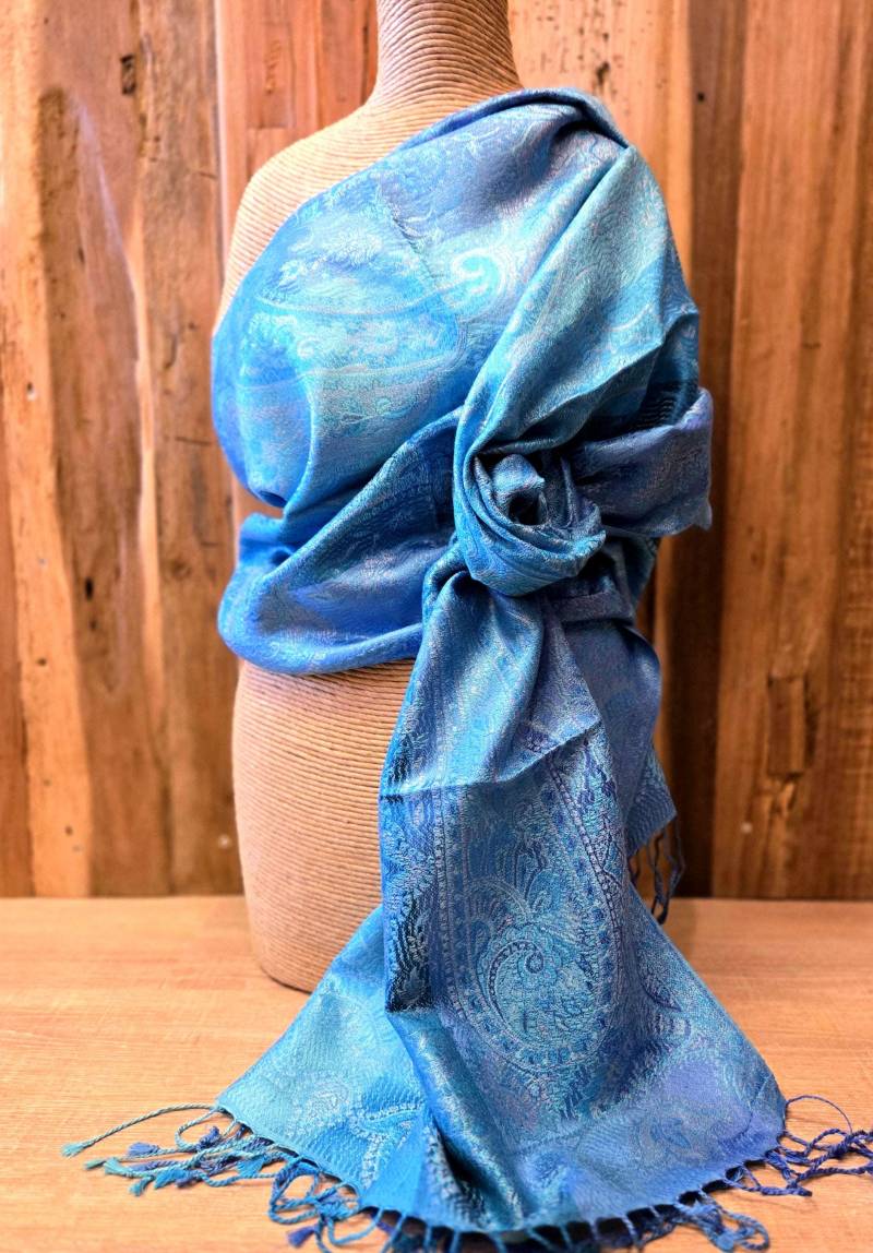 Beautiful Sky Blue Jamawar Silk Scarf, Stole in Paisley Design Beautiful Sky Blue Jamawar Silk Scarf, Stole in Paisley Design von SilkRouteDE