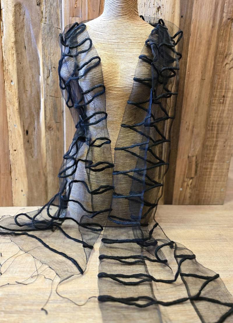 Delicate Silk Scarf With Black Cotton Felt in Striped Look von SilkRouteDE