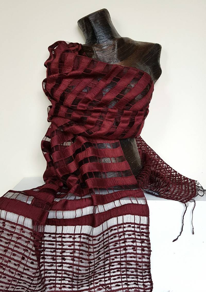 Hand-Woven Scarf Made Of Silk & Cotton, Dark Red von SilkRouteDE
