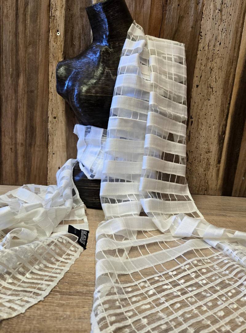 Hand-Woven White Scarf Made Of Silk & Cotton von SilkRouteDE