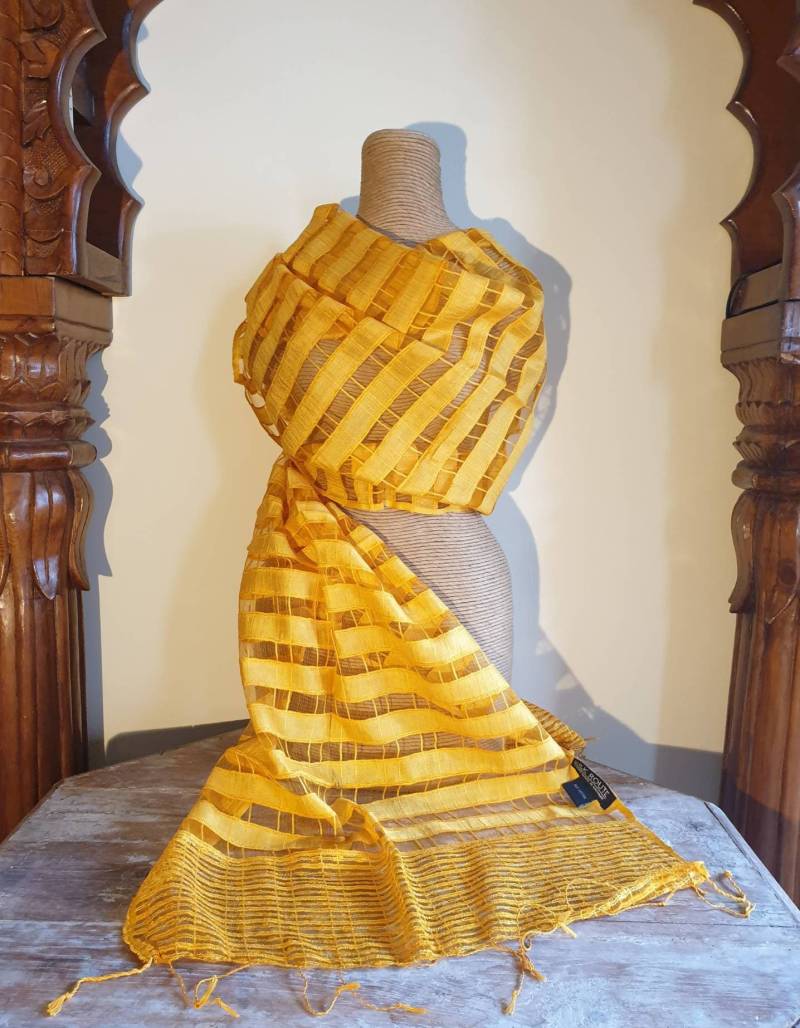 Handgewebter Schal Aus Seide Und Baumwolle Handgewebter Schal Aus Seide Und Baumwolle von SilkRouteDE