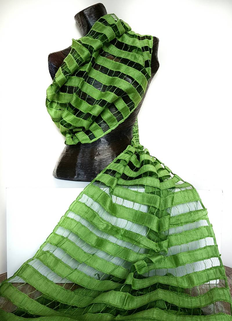 Handgewebter Schal Aus Seide Und Baumwolle Handgewebter Schal Aus Seide Und Baumwolle von SilkRouteDE