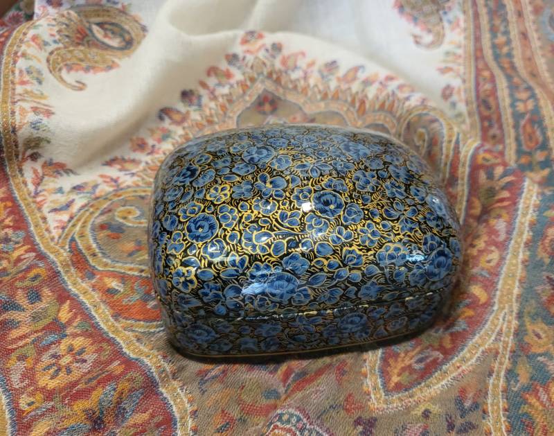 Large Hand-Painted Papier-Maché Box With Persian Flower Motif von SilkRouteDE