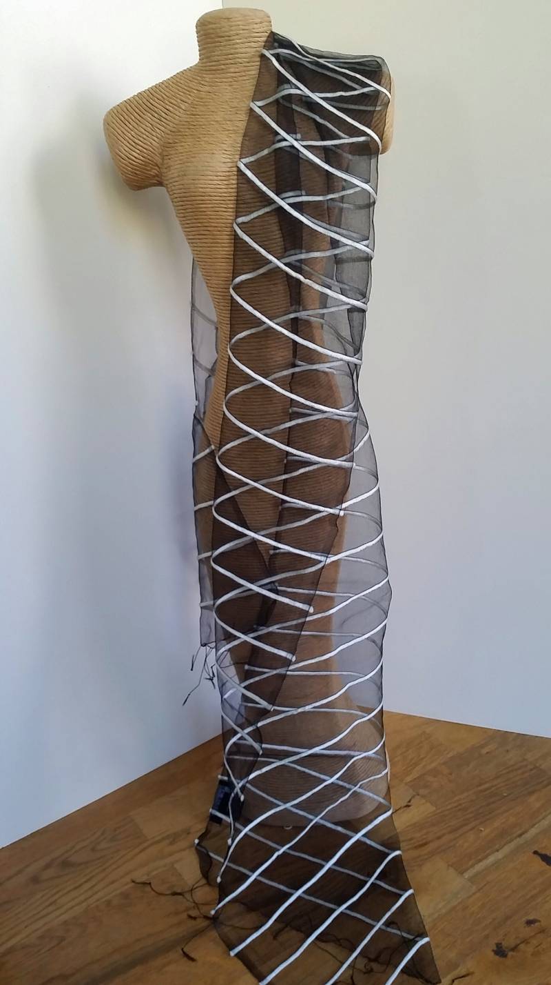 Organzaschal Mit Baumwollfilz Im Streifenlook von SilkRouteDE