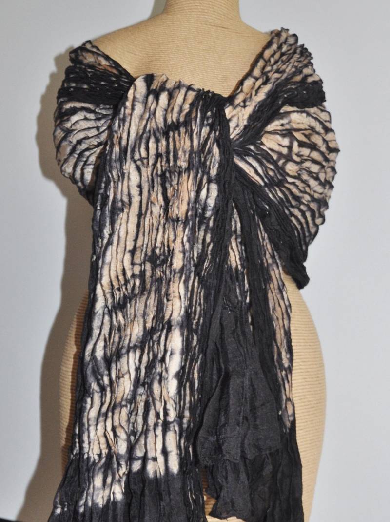 Silk Scarf Batik von SilkRouteDE