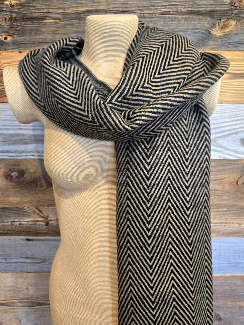 Supersoft Brown Extralarge Classic Herringbone Shawl/ Scarf Supersoft Brown Extralarge Classic Herringbone Shawl/ Scarf von SilkRouteDE