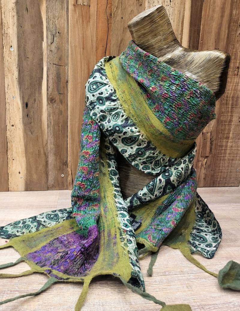 Unique Green Felt Scarf "Collage" With Sari Silk von SilkRouteDE