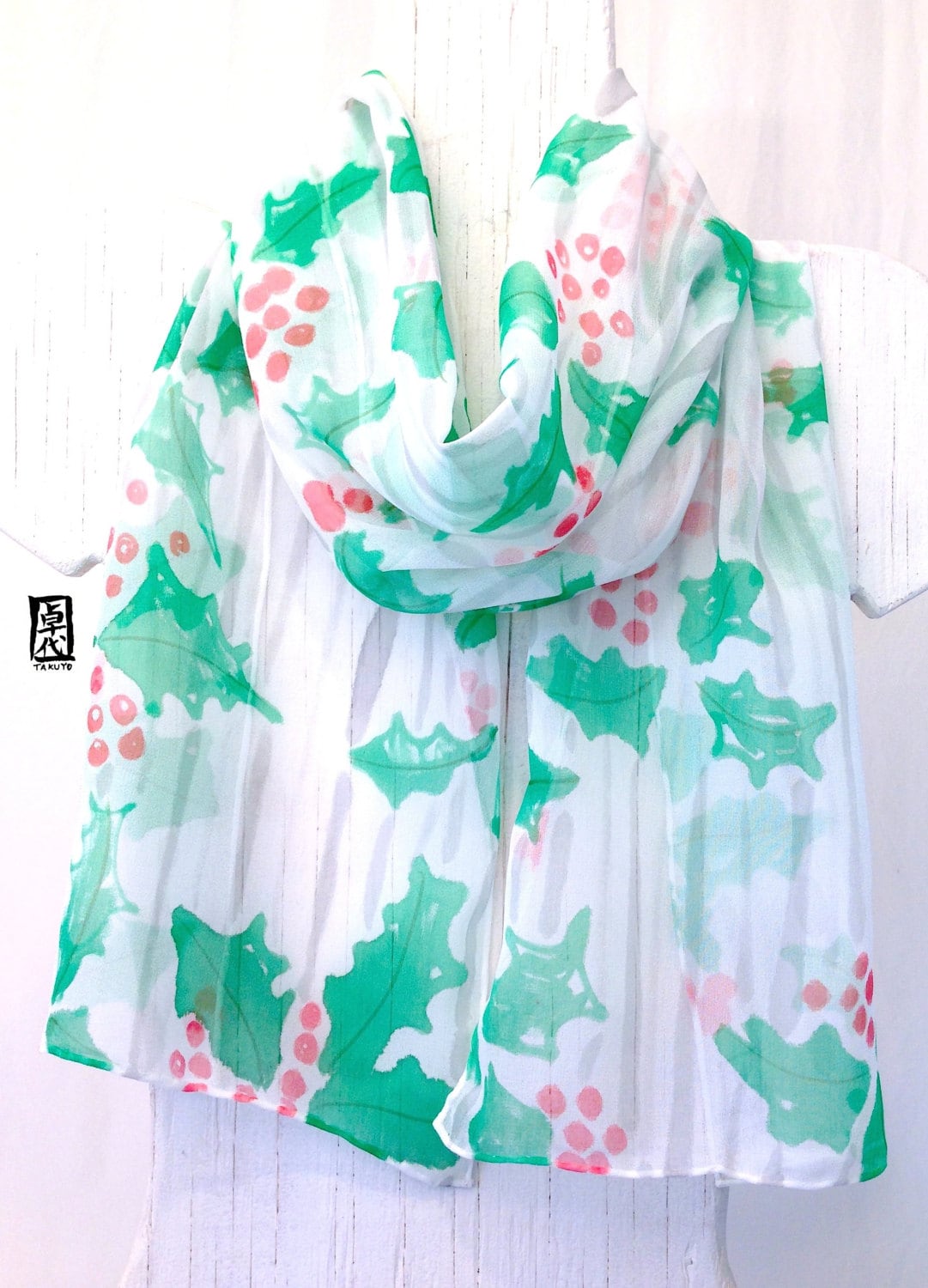Hand Bemalte Seidenschal, Etsy, Geschenk Für Sie, Weihnachtsgeschenke, Weihnachtsschal, Grünen Holly Blättern Und Roten Beeren Schal, in Stock von SilkScarvesTakuyo