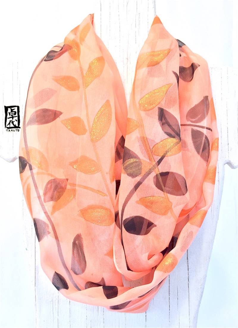 Personalisiertes Geschenk, Orange Infinity-Schal, Sunset Vine von SilkScarvesTakuyo