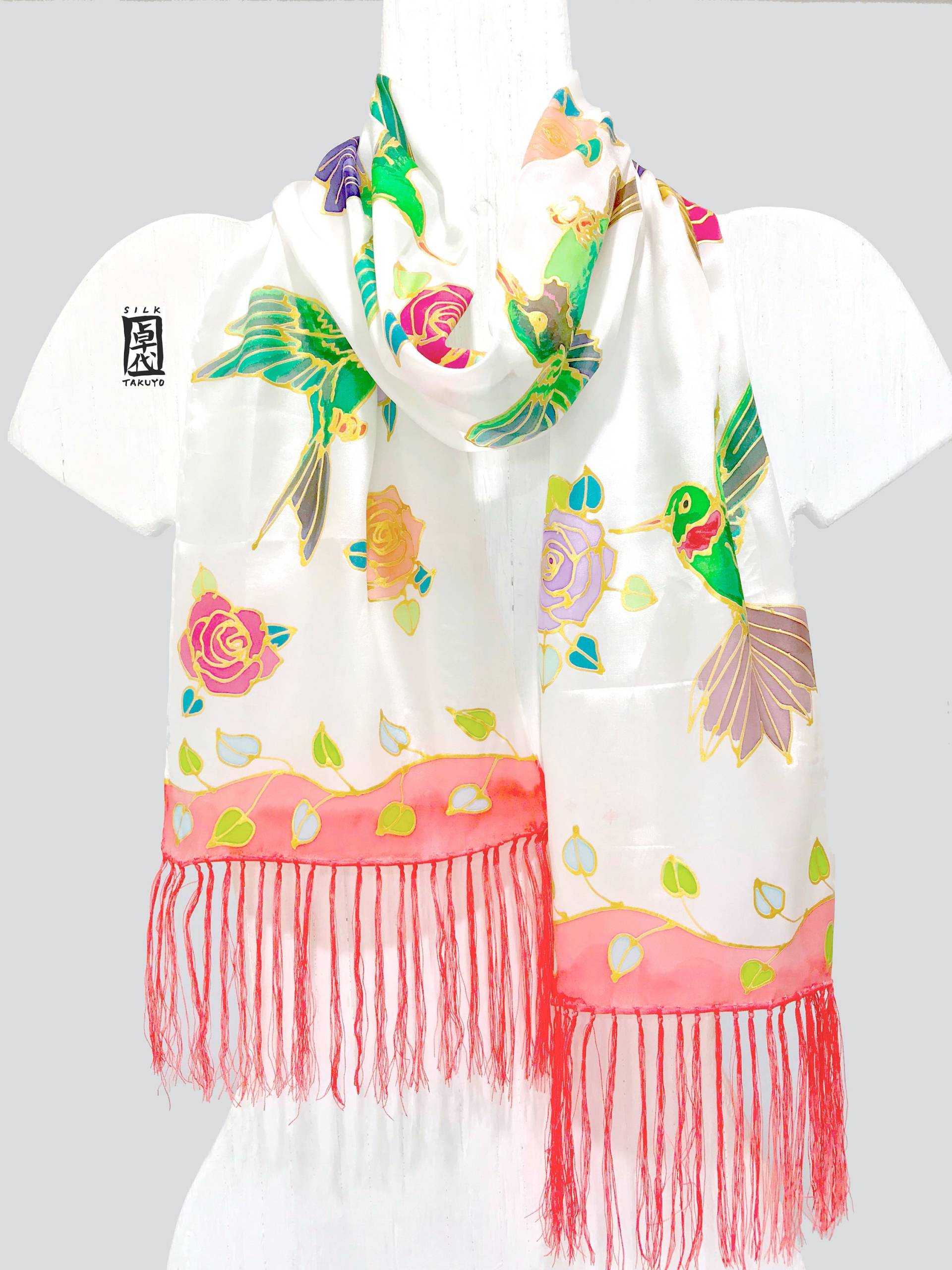 Seidenfransen Schal, Handbemalter Seidenschal Mit Kolibri Und Gartenrosen, Unikates Geschenk, Korall Rosa Schal Fransen von SilkScarvesTakuyo