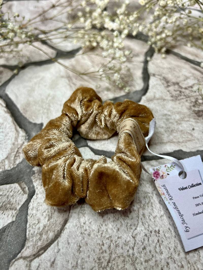 Midi Panne Samt Scrunchie Gold | Weicher Samtstoff Schonend Zum Haar Starker Halt von SilkScrunchiesDesign