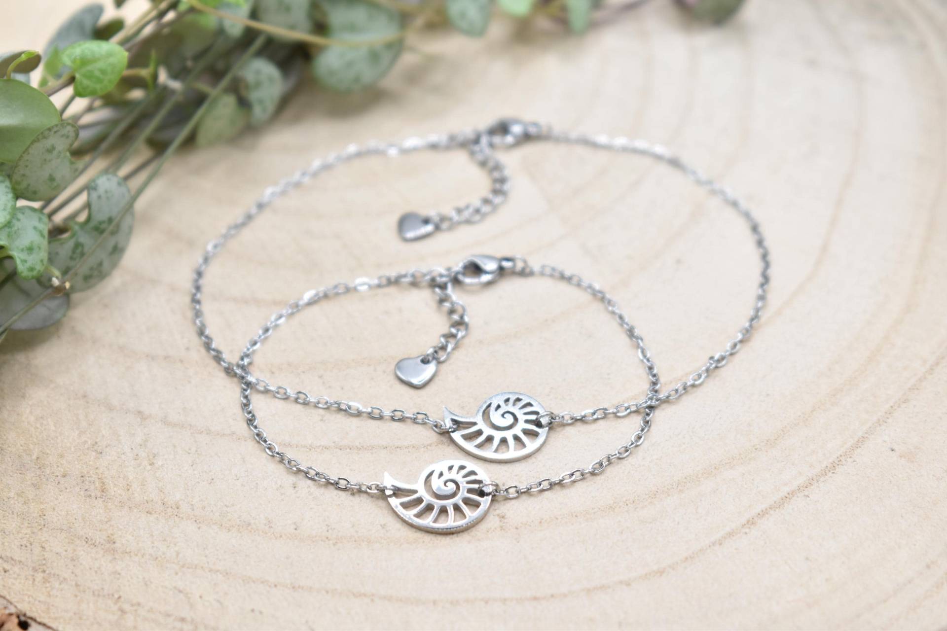 Schmuck Set Aus Armkettchen Und Fußkettchen Mit Nautilus Charm Edelstahl Schmuck Set Aus Armkettchen Und Fußkettchen Mit Nautilus Charm Edelstahl von SilkeNitsche