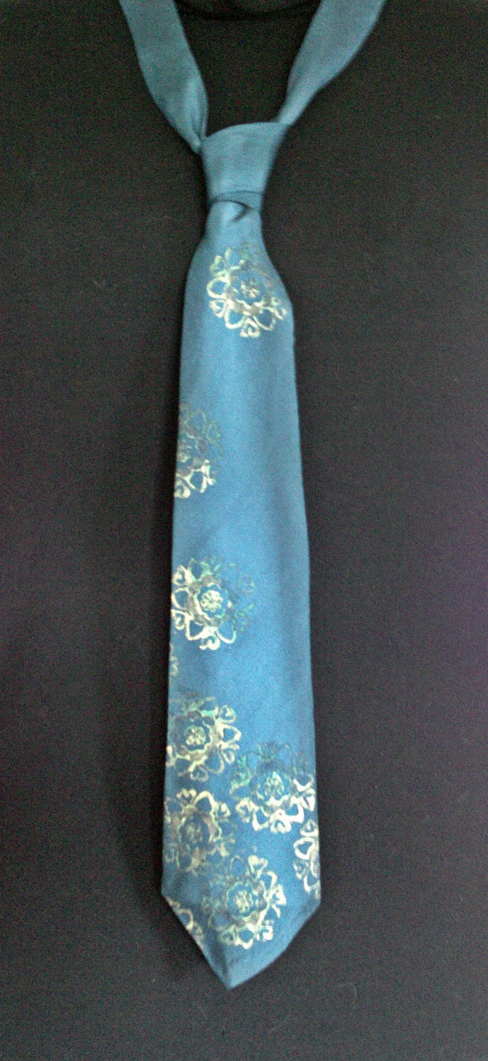 Blaue Seide Krawatte Hand Gefärbt Für Frauen von SilkenVoice