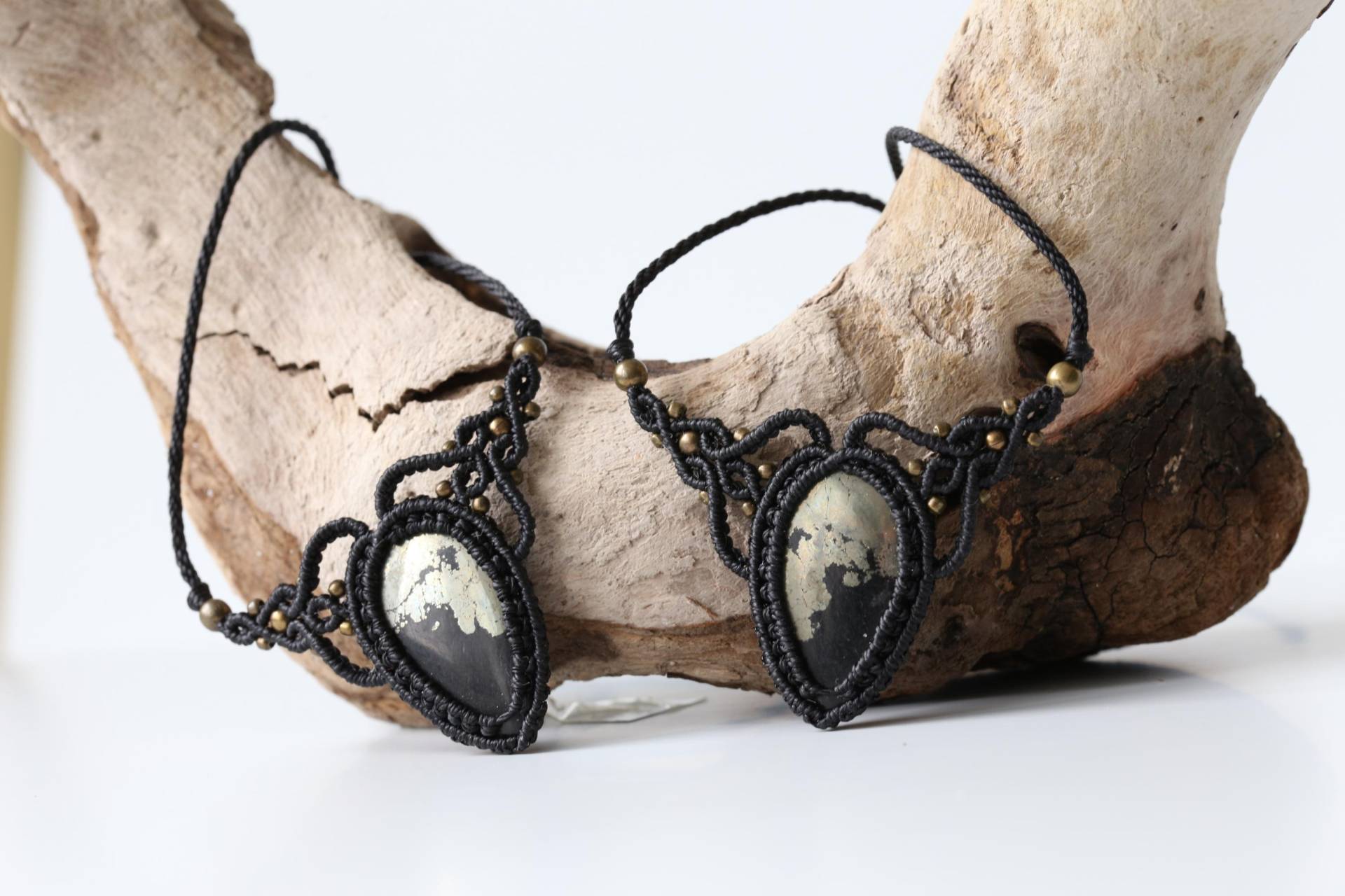 Apachengold| Makramee Kette | Handgemachte Edelstein Halskette Boho Schmuck Geburtsstein Naturstein Collier Heilung Freundschaft Apachengold| Makramee Kette | Handgemachte Edelstein Halskette Boho Schmuck Geburtsstein Naturstein Collier Heilung Freundschaft von SilkesMacrame