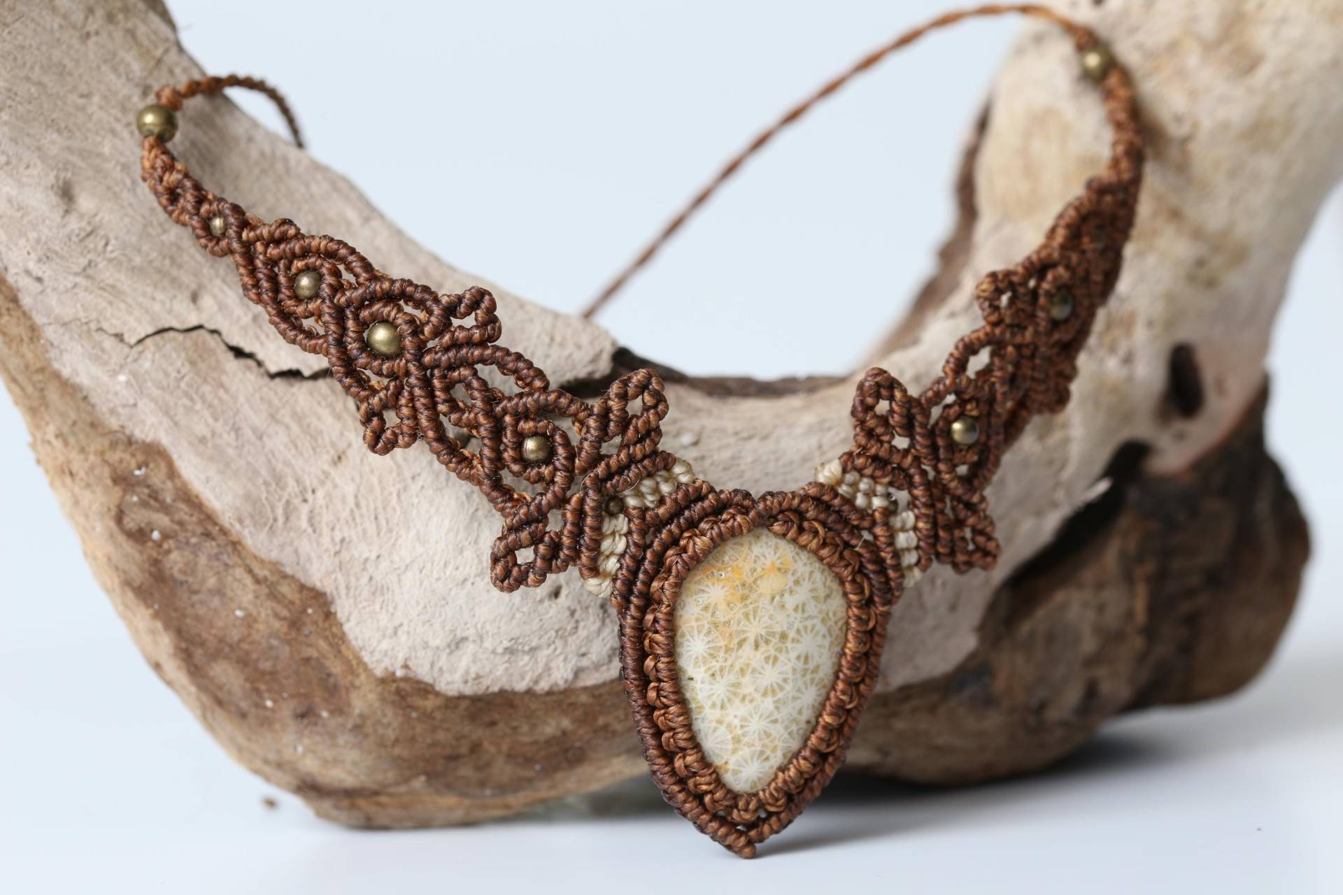Koralle | Makramee Kette Handgemachte Edelstein Halskette Boho Schmuck Geburtsstein Naturstein Collier Heilung Geschenk Koralle | Makramee Kette Handgemachte Edelstein Halskette Boho Schmuck Geburtsstein Naturstein Collier Heilung Geschenk von SilkesMacrame