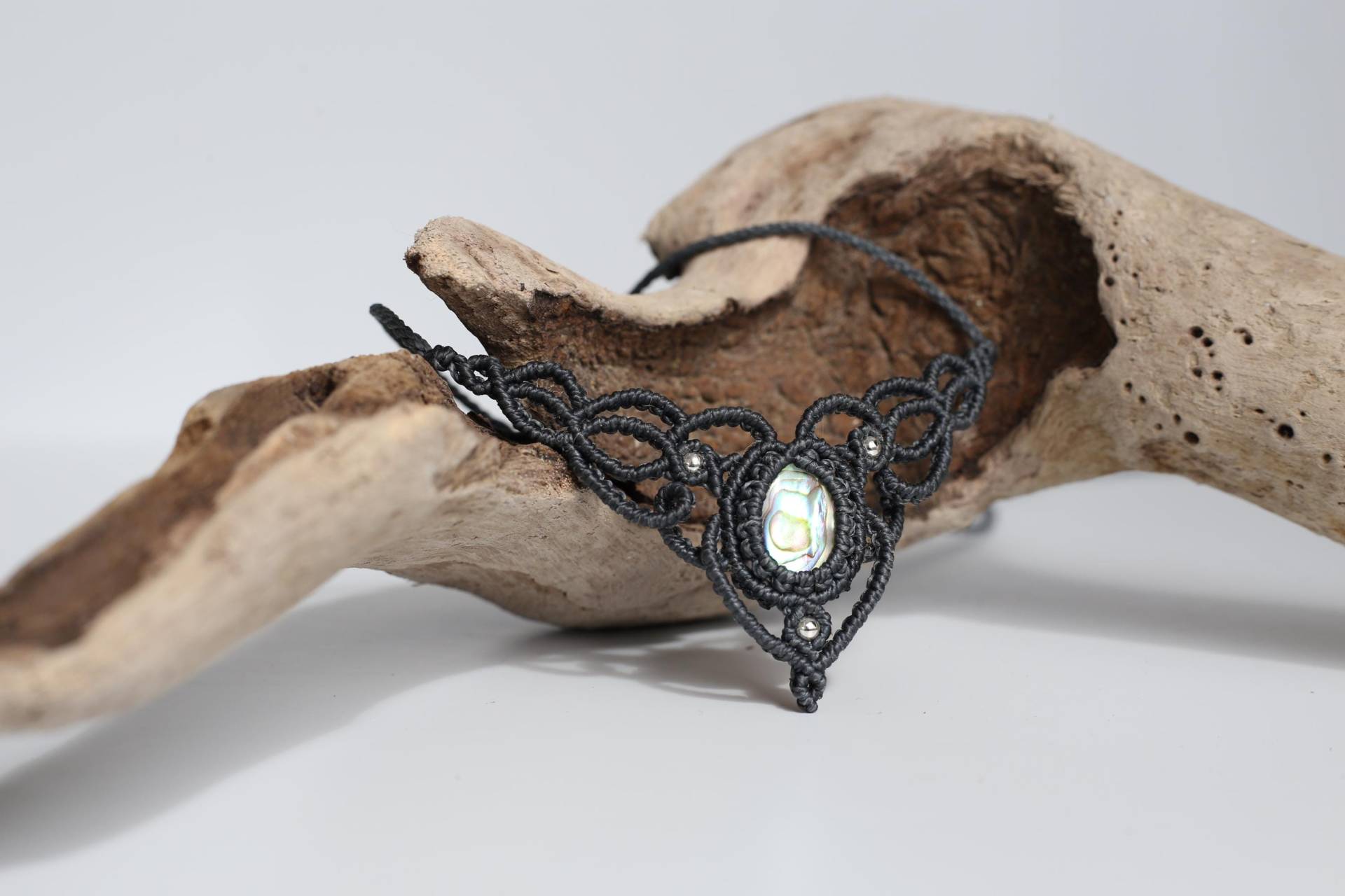 Perlmutt| Makramee Kette | Handgemachte Edelstein Halskette Boho Schmuck Geburtsstein Naturstein Collier Heilung Geschenk Perlmutt| Makramee Kette | Handgemachte Edelstein Halskette Boho Schmuck Geburtsstein Naturstein Collier Heilung Geschenk von SilkesMacrame