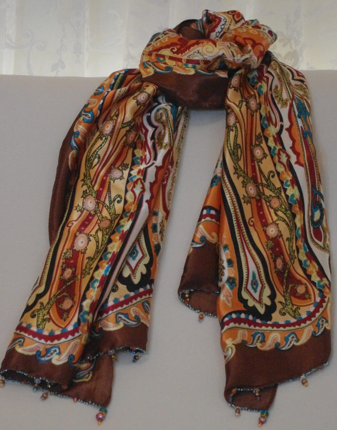 Braun Paisley Satin Seide Schal - Handbeaded von SilknSparkles