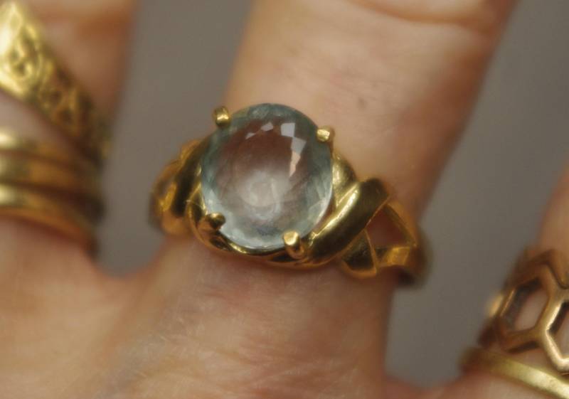 Funkelnder Natürlicher Aquamarin in 10 Karat Massivgoldring von SilknSparkles