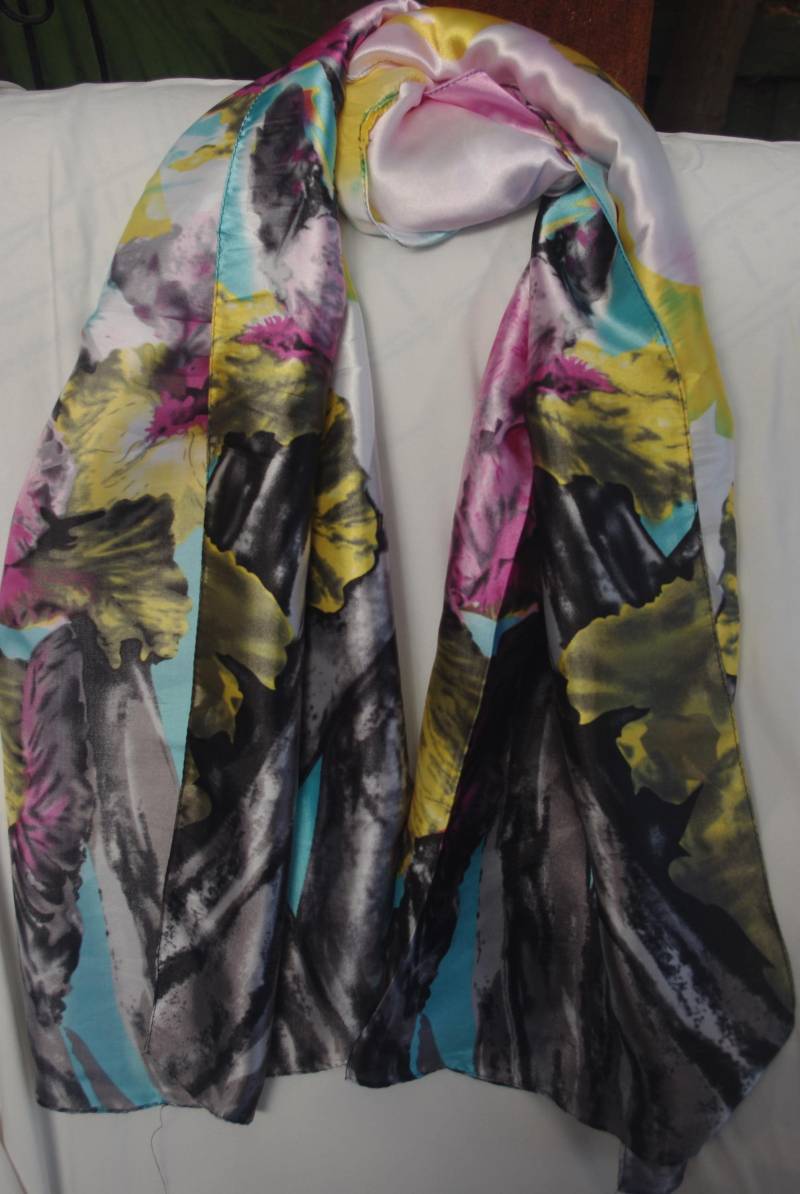 Gelb Und Grau Iris Seidensatin Schal von SilknSparkles