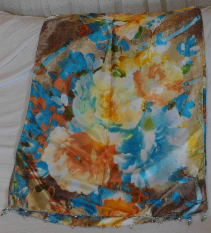 Halstuch Aus Rosen in Orange Und Gelb Auf Aqua Farbenem Hintergrund Seidensatin von SilknSparkles