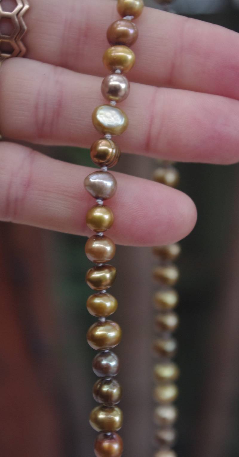 Handgeknüpfte Goldene Süßwasserperlenkette von SilknSparkles