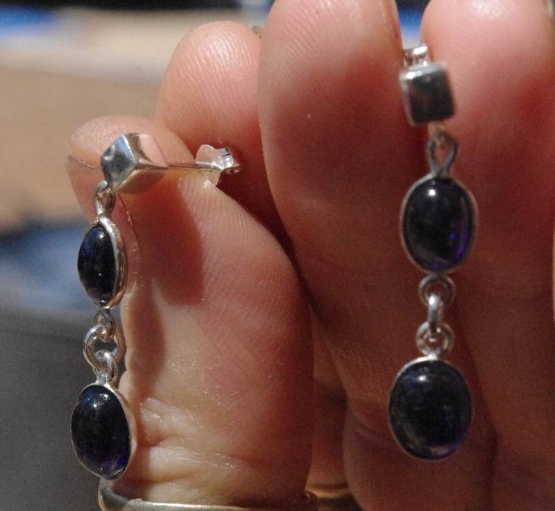 Natürliche Blaue Saphire An Sterling Silber Würfel Ohrsteckern von SilknSparkles