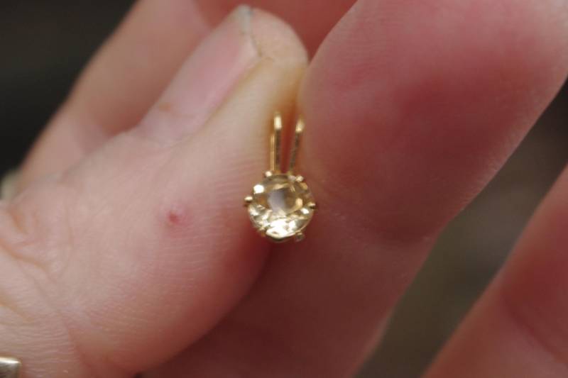 Natürlicher Facettierter Saphir in 14Kt Gold Fill Wraptit Fassung von SilknSparkles