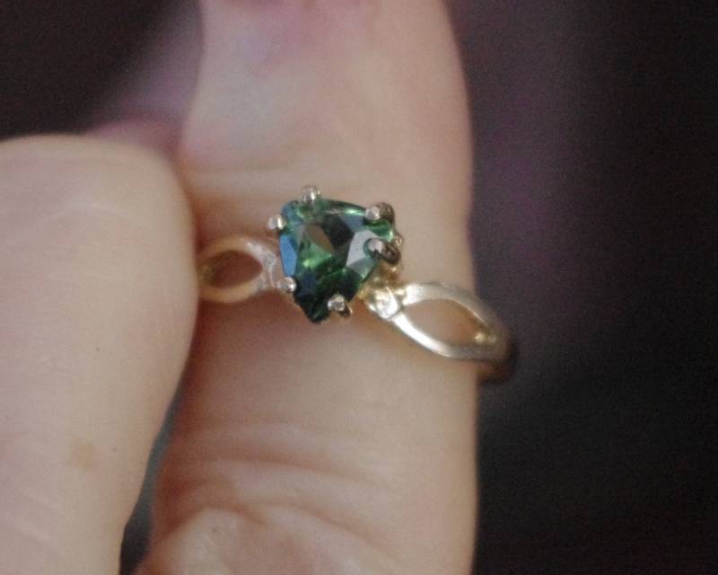 Natürlicher Grüner Turmalin in 10Kt Goldring von SilknSparkles