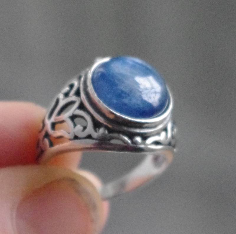 Natürlicher Kyanit in Verzierten Sterling Silber Ring von SilknSparkles