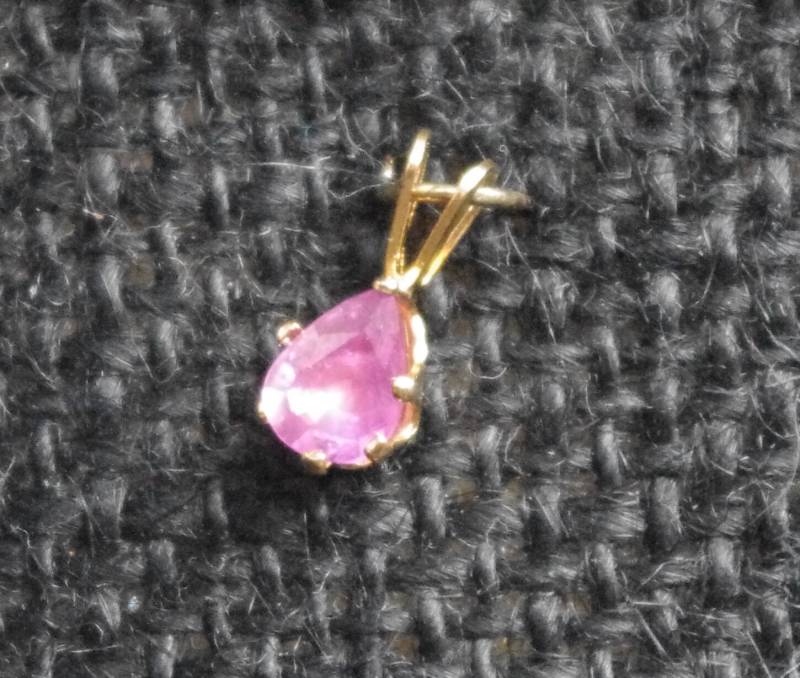 Rosa Roter Rubelit in 14Kt Goldfill Anhänger von SilknSparkles