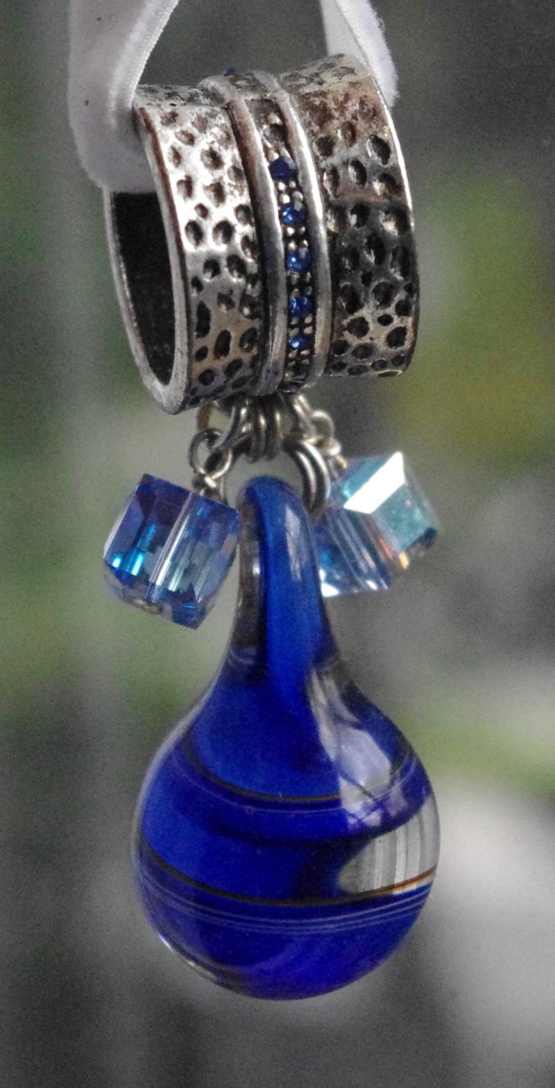 Schal-Ring Aus Versilberter Bronze Mit Gewickeltem Glas Schal-Ring Aus Versilberter Bronze Mit Gewickeltem Glas von SilknSparkles