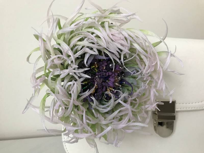 Brosche Und Haar Accessoire Chrysantheme "Lillu", Seide Blume von SilkyFlora