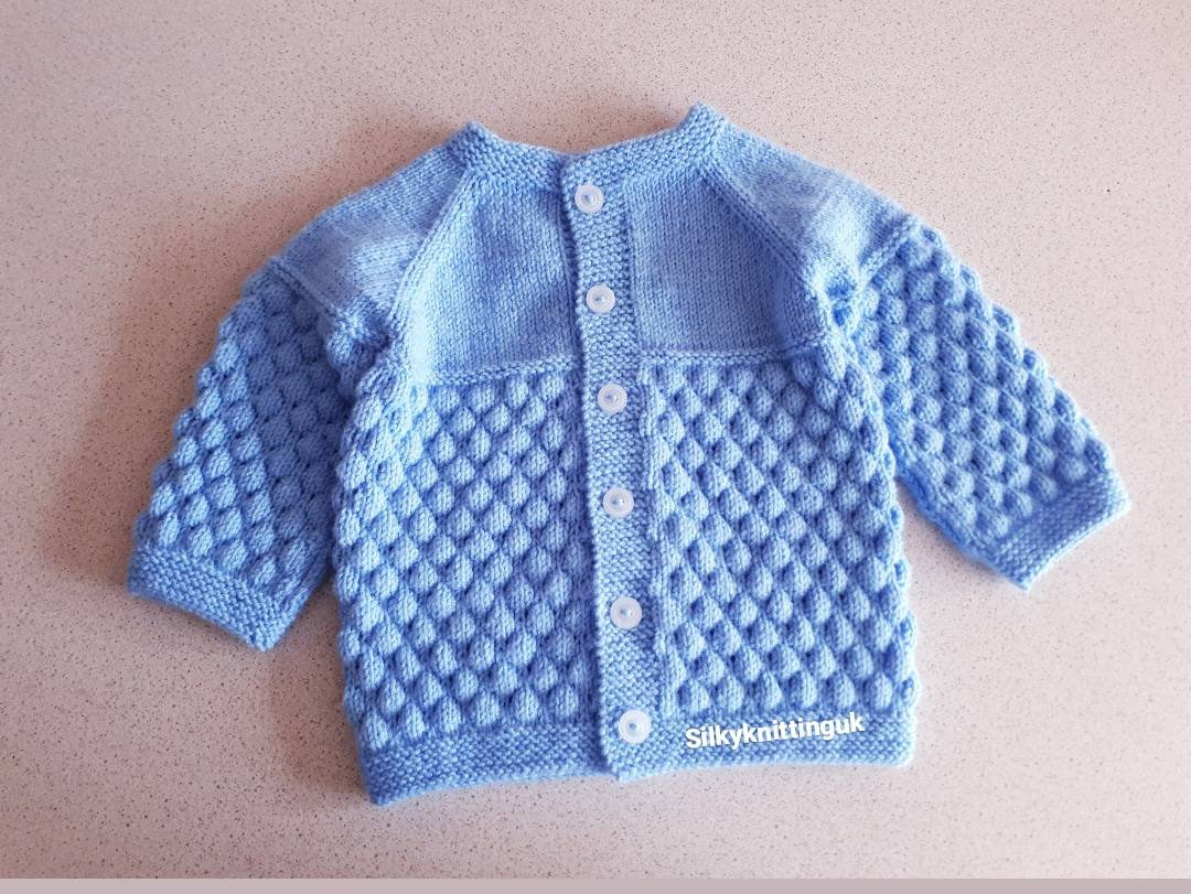 Handgestrickte Baby-Jungen-Jacke, Baby-Kleidung, Baby-Pullover, Baby-strickjacke von SilkyKnittingUK