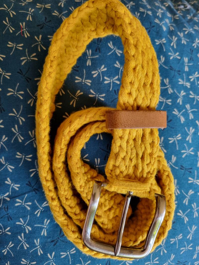 Gehäkelter Baumwollgürtel Silber-Schnalle, Gelb-Gold | 95 cm Gehäkelter Baumwollgürtel Silber-Schnalle, Gelb-Gold | 95 cm von SillaBee