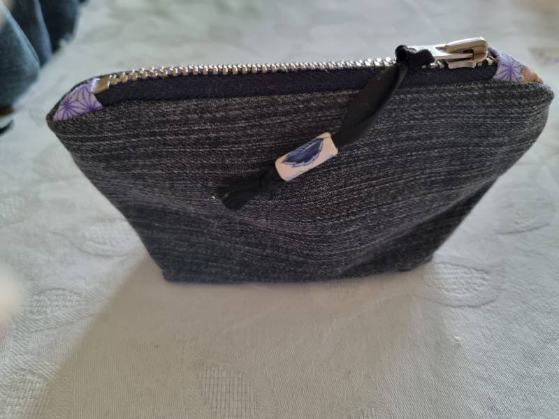 Reißverschlusstasche Aus Denim Graue Reisegeldbörse Mit Keramikperle Reißverschlusstasche Aus Denim Graue Reisegeldbörse Mit Keramikperle von SillaBee