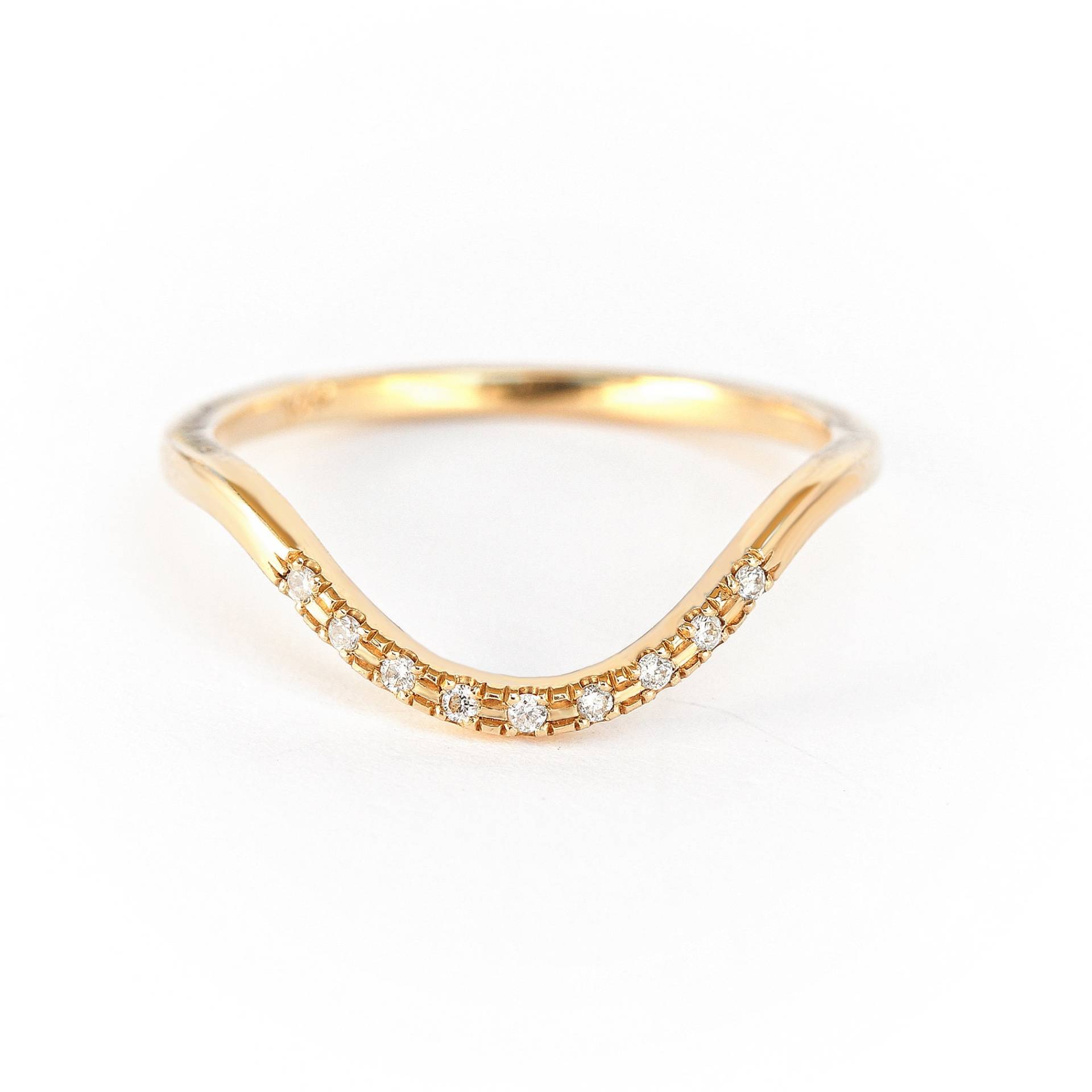 Geschwungener Zarter Diamantring, Einzigartiger Diamant Ehering - 14K Gelbgold, Seitlicher Ring, Stapelring von SillyShinyGemstones