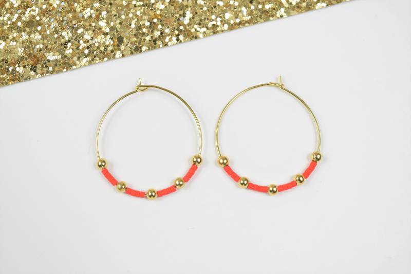 Große Creolen Aus Miyuki-Perlen Und Goldenen Perlen, Vergoldet Mit Feinem 24-Karat-Gold von SilmaBijoux