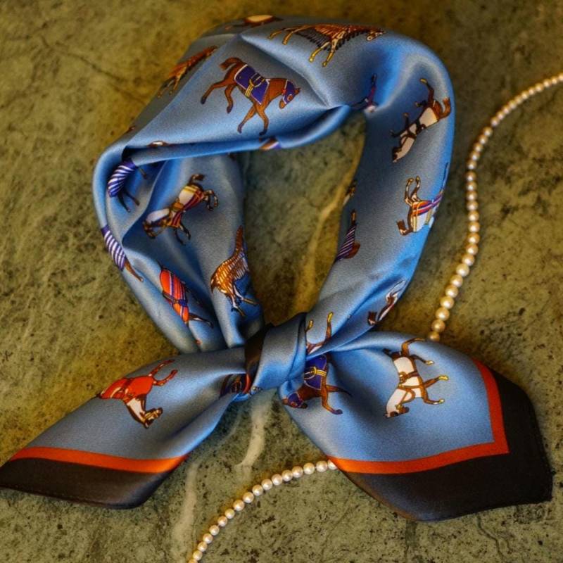 Seidentuch Aus Echter Maulbeerseide Eleganter Hochwertiger Seidenschal Luxus Pferde Accessoire Old Money Sommeroutfit Trend Reiter Halstuch von Silquora