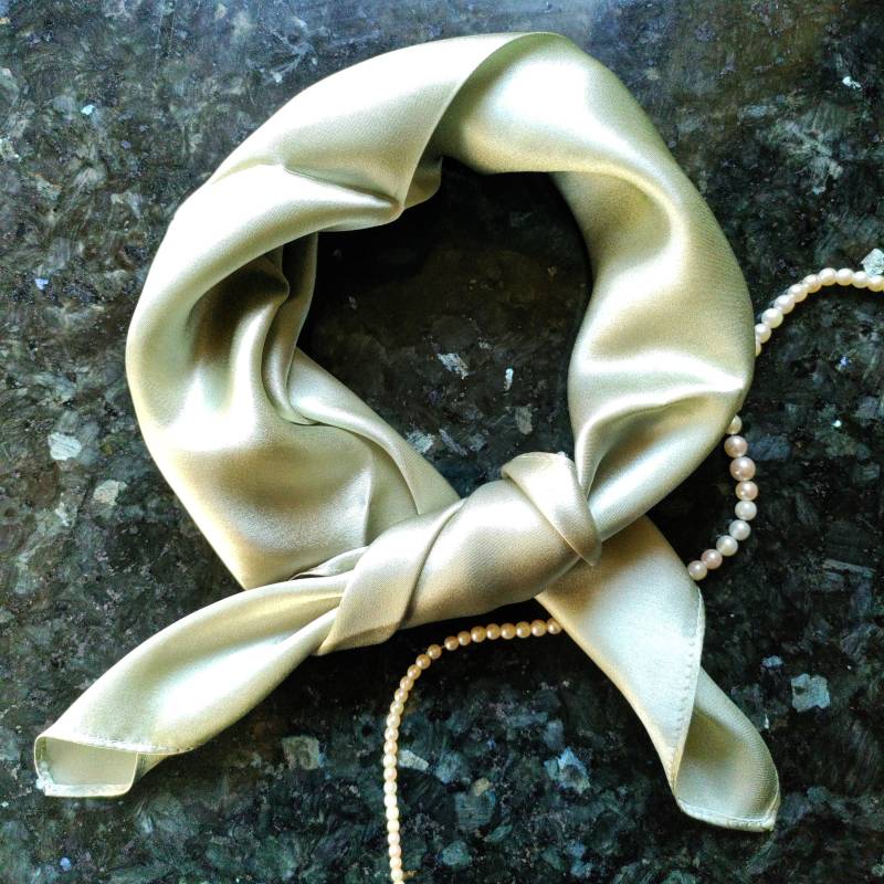 Seidentuch Aus Echter Maulbeerseide Eleganter Hochwertiger Seidenschal Luxus Mode Seide Accessoire Old Money Sommer Mode Vintage Halstuch von Silquora