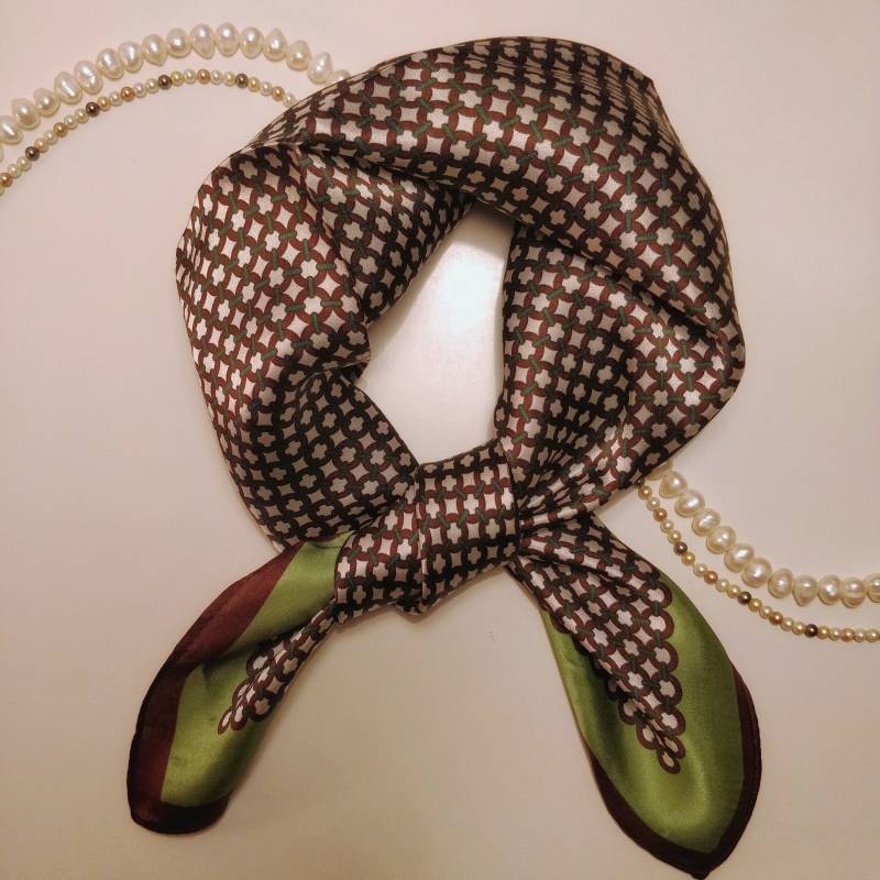 Seidentuch Aus Echter Maulbeerseide Eleganter Seidenschal Accessoire Old Money Outfit Sommer Fashion Vintage Halstuch Geschenkidee Für Sie von Silquora