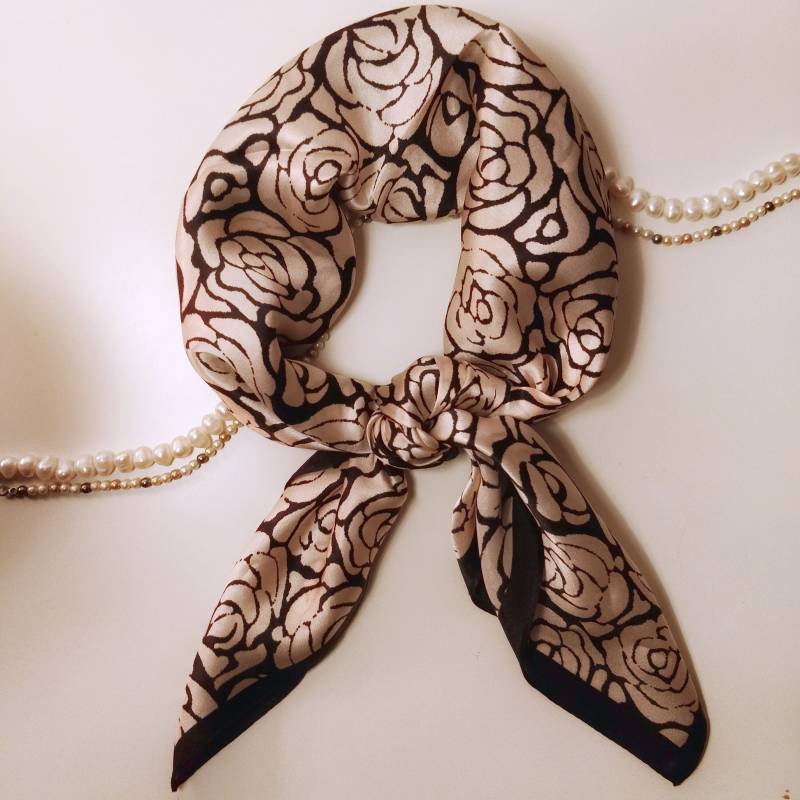 Seidentuch Aus Echter Maulbeerseide Seidenschal Seide Accessoire Old Money Weihnachtsgeschenk Für Sie Vintage Halstuch Geschenkidee von Silquora