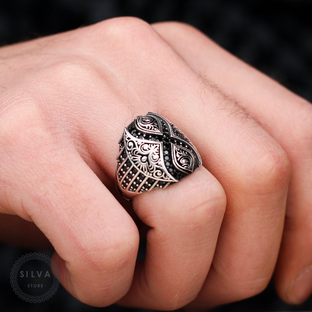 925K Sterling Silber Ring Für Männer, Schwarze Oder Rote Zirkon-Steine, Handgemachter 925Er Silberschmuck, Pen-Handcraft-Motiv, Mann-Siegelring von SilvaSilverArt